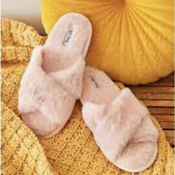 Splendid Light Pink Fuzzy Cross Slide Slippers, NWT - Picture 2 of 7